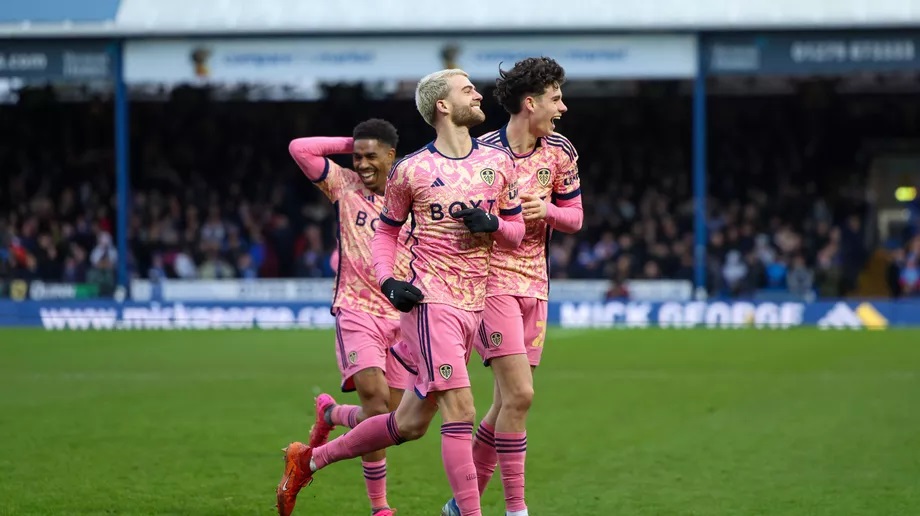 Leeds-tähti taituroi ehdokkaan vuoden maaliksi