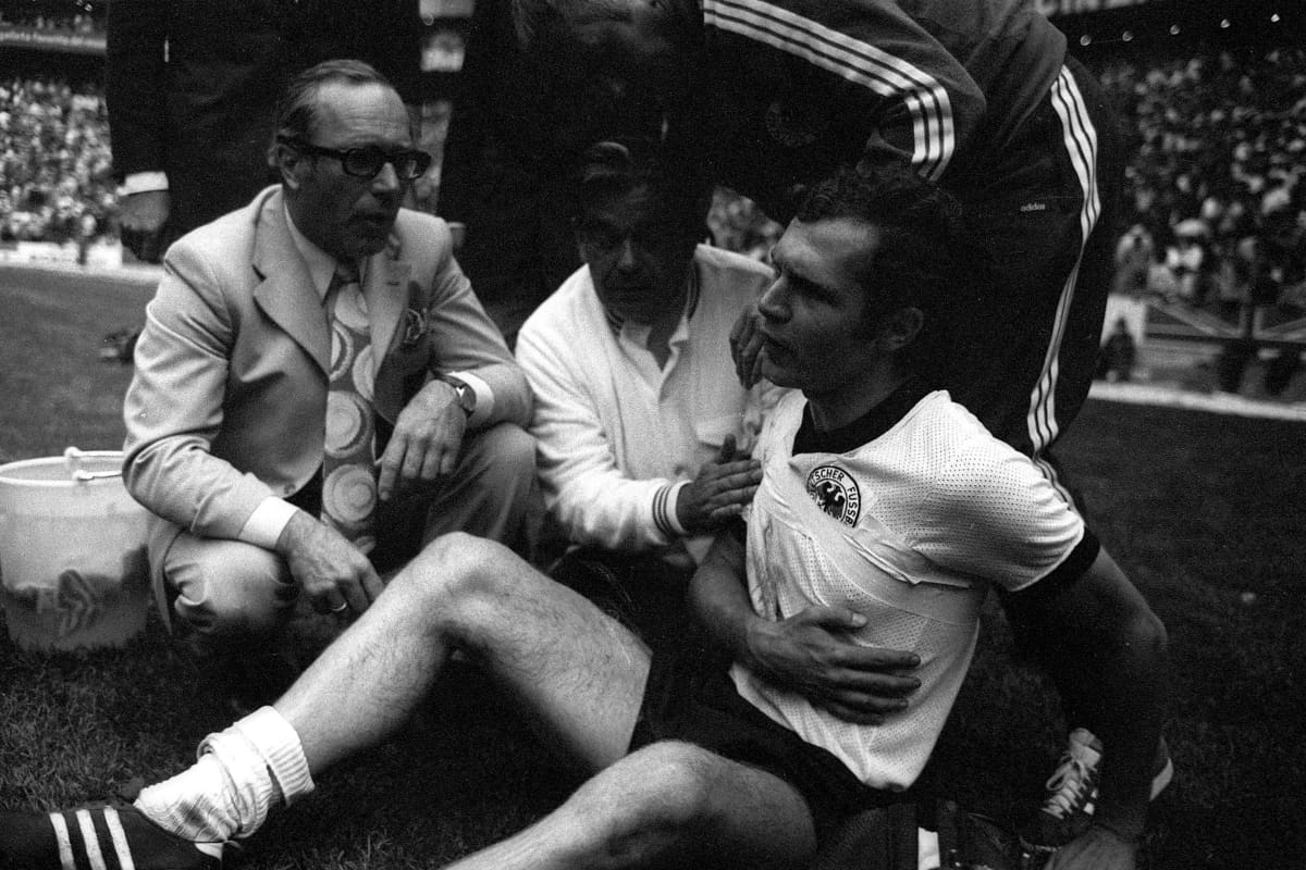 Tässä hetkessä Franz Beckenbauer pelasi itsensä suomalaisten sydämeen