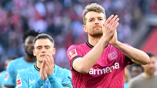 Lukas Hradeckyn Bayer Leverkusen on lähellä sensaatiota