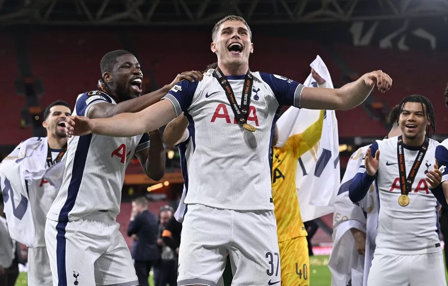 Tottenham juhlii mestaruutta, Manchester United menetti 100 miljoonaa puntaa