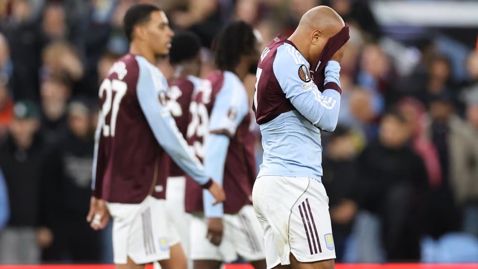 Fanit heittivät romua tähtihyökkääjän päälle