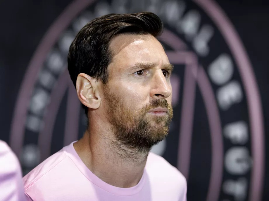 Lionel Messi tunteikkaana – yllätyspaluu Camp Noulle