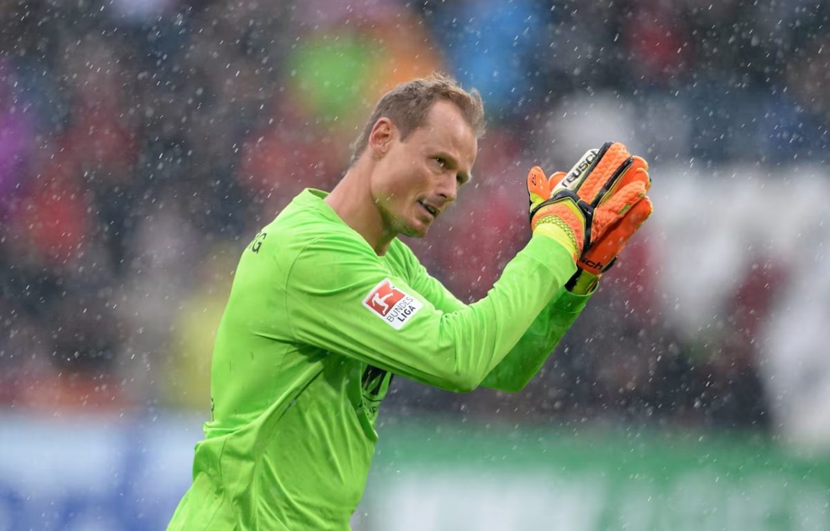 Entinen huippu­maalivahti Alexander Manninger kuoli liikenne­onnettomuudessa