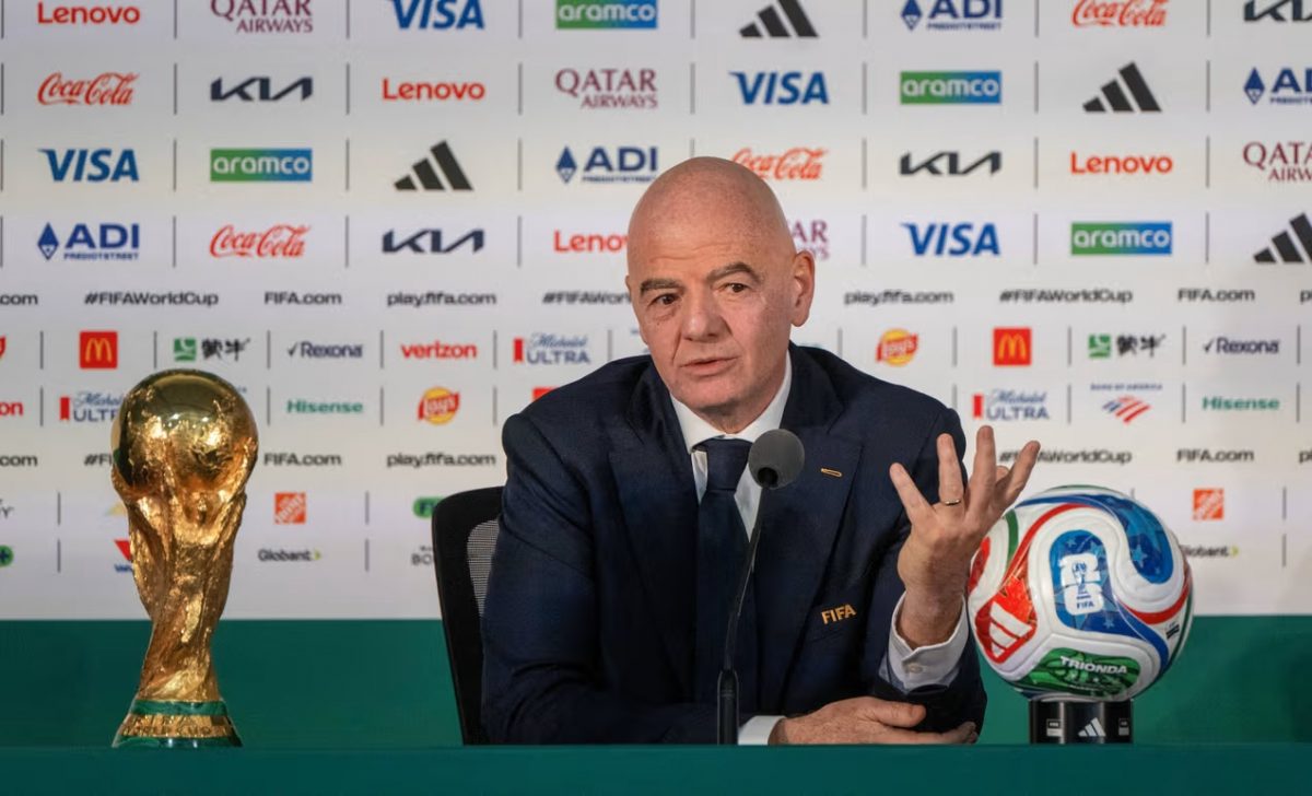 Fifa haluaa kaupata osan jalkapallon MM-kisoista , Uefalta kovaa kritiikkiä