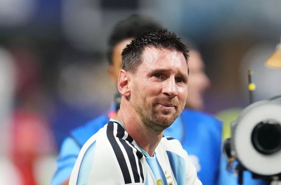 Lionel Messi purskahti itkuun ja teki MM-historiaa huimassa trillerissä