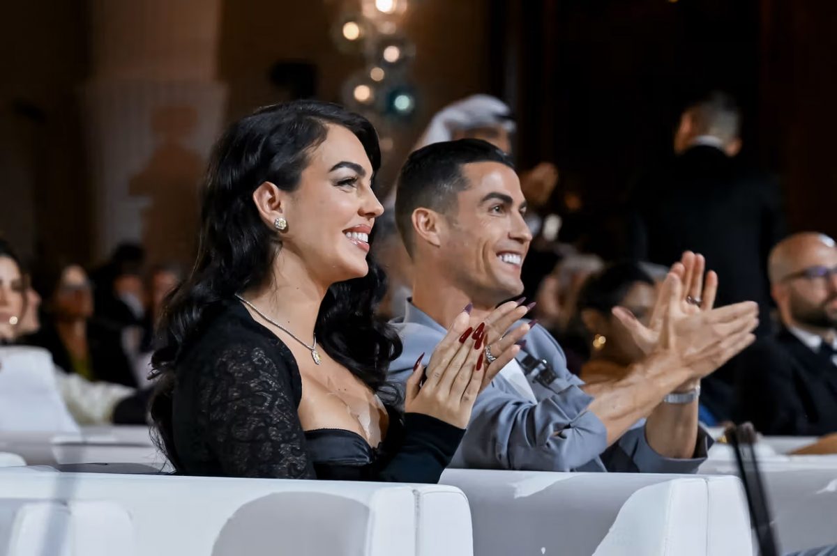 Cristiano Ronaldo meni naimisiin