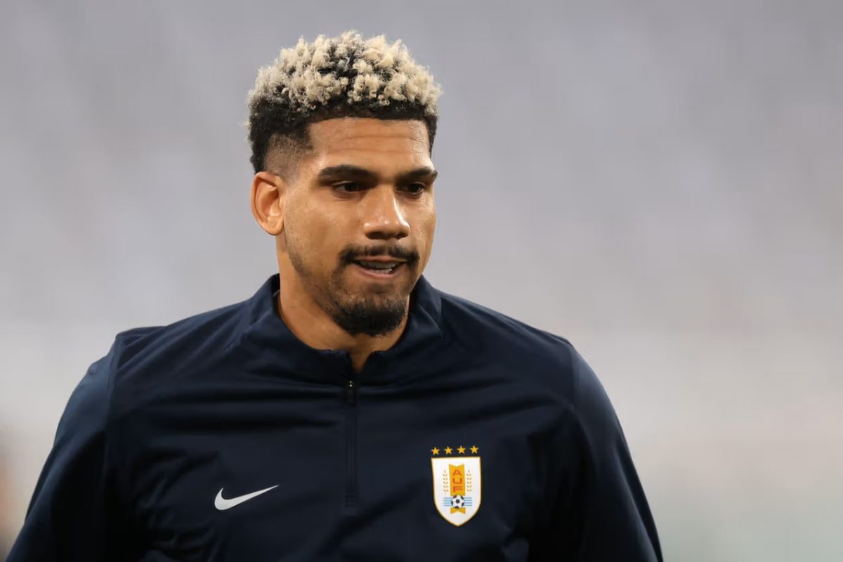 Liverpool vahvisti runneltua puolustustaan Ronald Araujolla