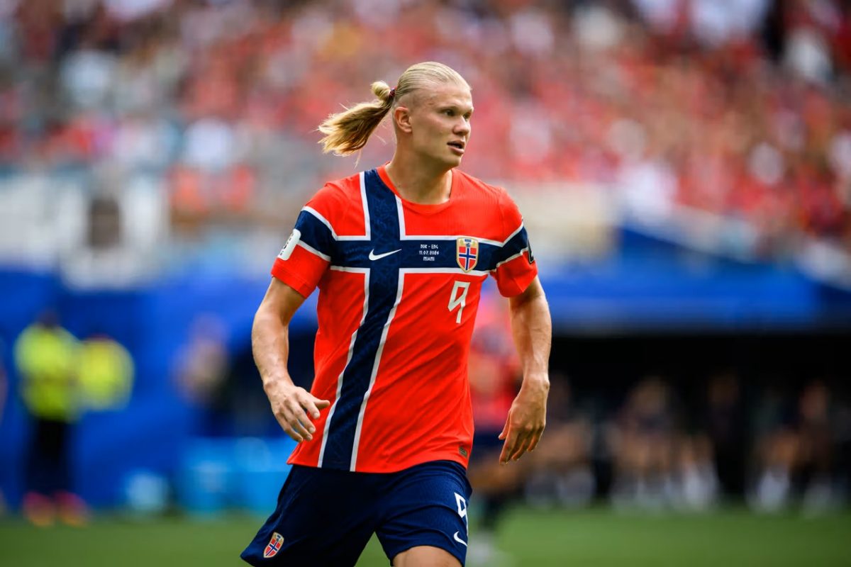 Erling Haaland on haastanut lentoyhtiö Norwegianin oikeuteen tukkakuvan takia